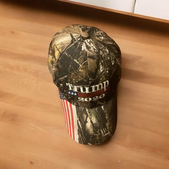 🇺🇸TRUMP 2020 Embroidered Stars & Stripes Adjustable Cap! - Picture 4 of 6